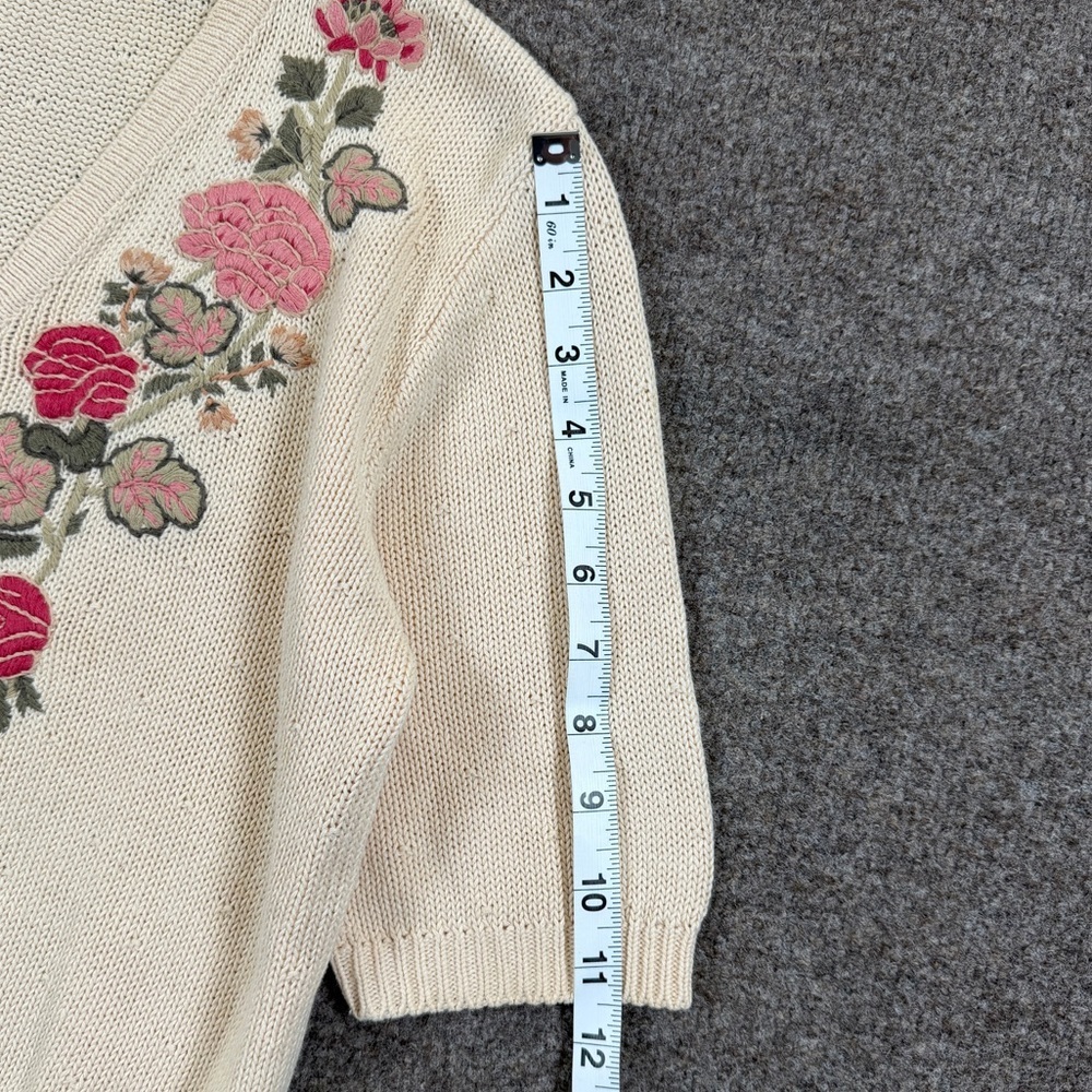VTG Cream Short Sleeve V-Neck Cardigan Sweater Womens XS/S P Embroidered Florals - Picture 6 of 9